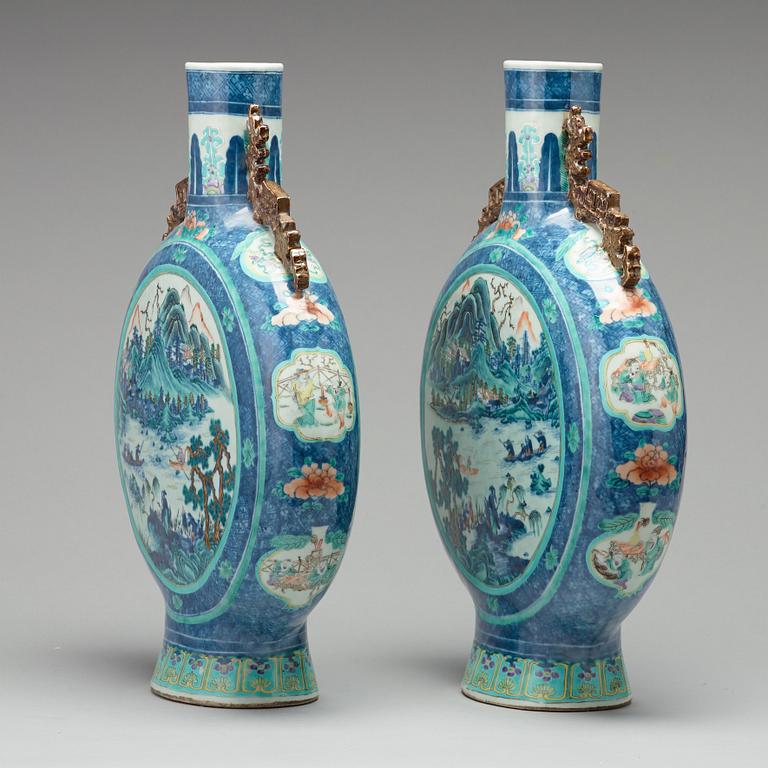 A pair of doucai moonflasks, Qing dynasty, 19th Century.
