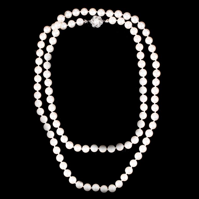 COLLIER, odlade rosa tonade saltvattenspärlor, lås 18k vitguld med små diamanter och pärla. Ca1980/90-tal.