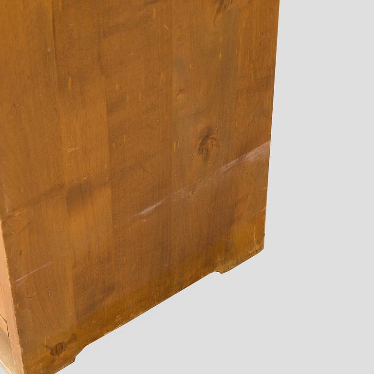 A 1940s.bookcase.