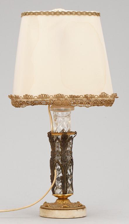 BORDSLAMPA, glas och brons, senempire, 1800-talets mitt.