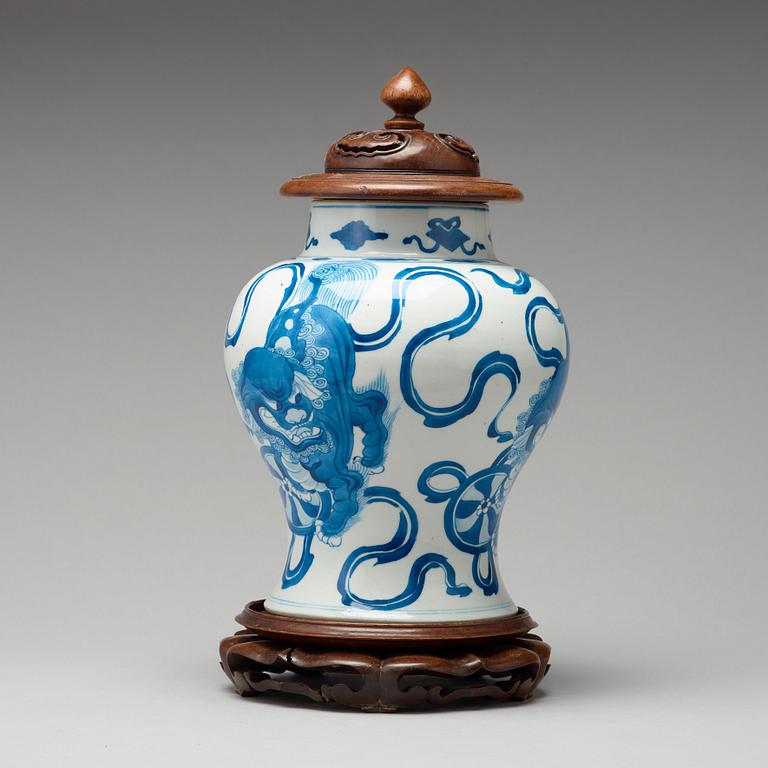 A blue and white vase, Qing dynasty (1664-1912).