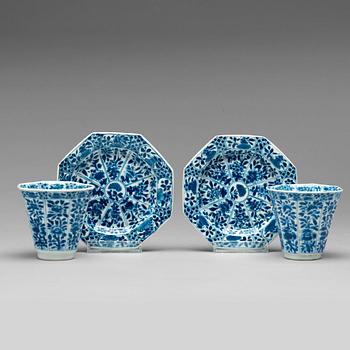 A pair of blue and white cups with stands, Qing dynasty, Kangxi (1662-1722).