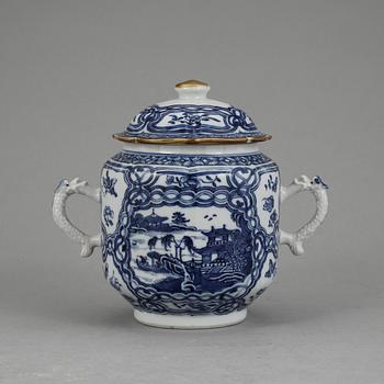 SKÅL MED LOCK, porslin, Kina, Qianlong 1736-95.