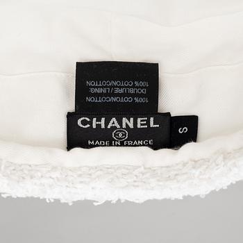 Chanel, a white cotton bouclé beret, size S.