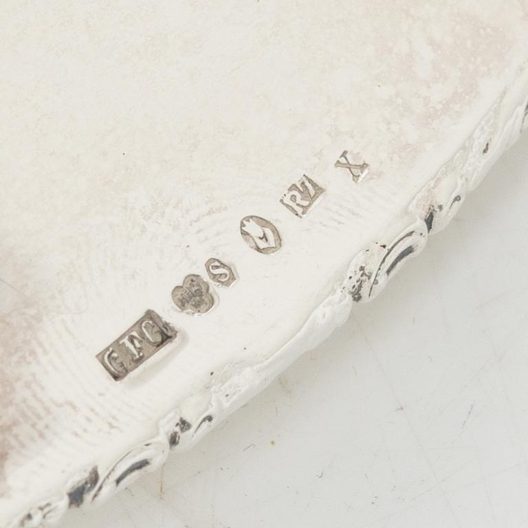 Firma Carl Fredrik Carlman, sockerskål med lock samt strösked, silver, Stockholm 1919.