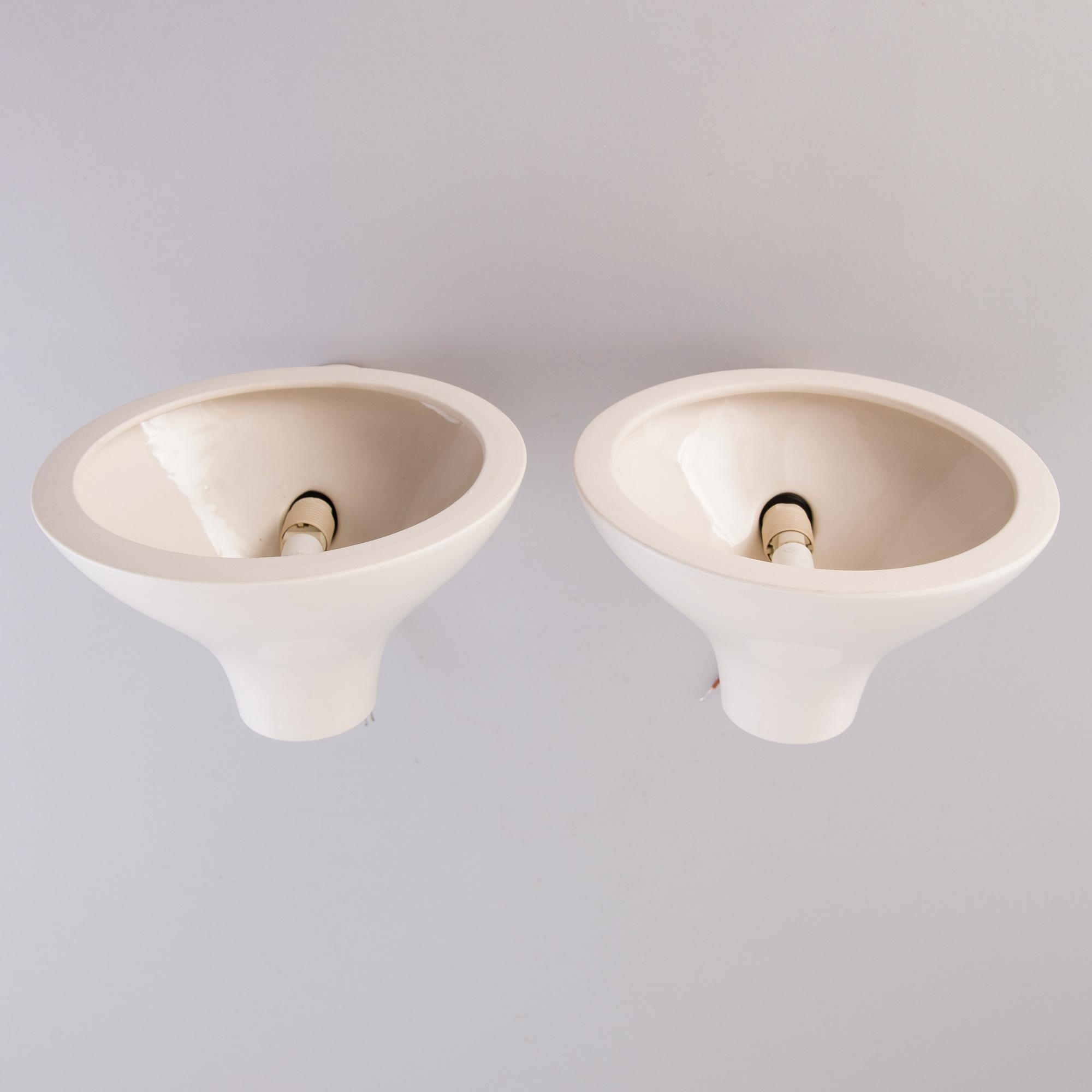 JUKKA KORPIHETE, vägglampor, ett par, tillverkare Byrolights, 2006.