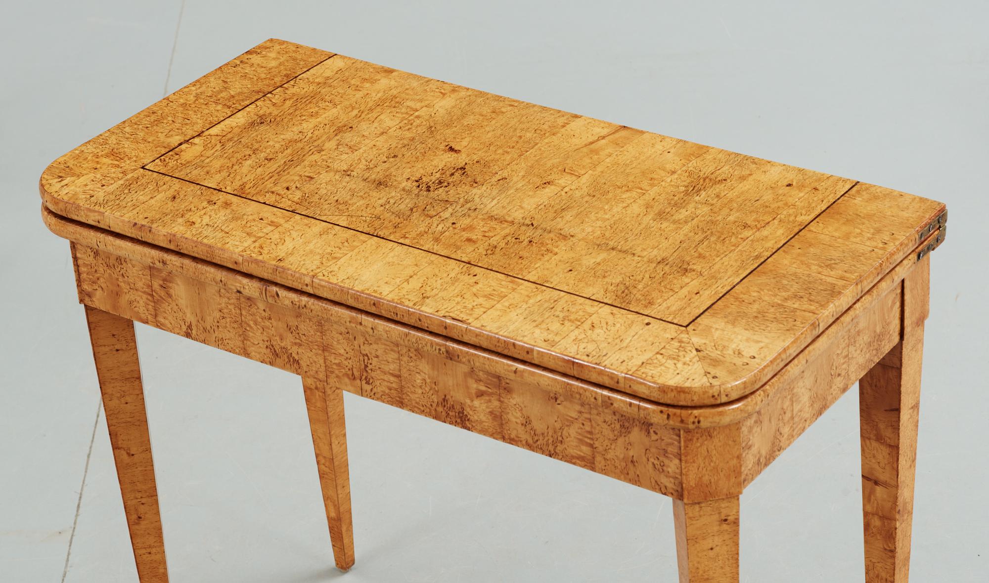 SPELBORD. Baltikum, 1800-talets första hälft. Empire.