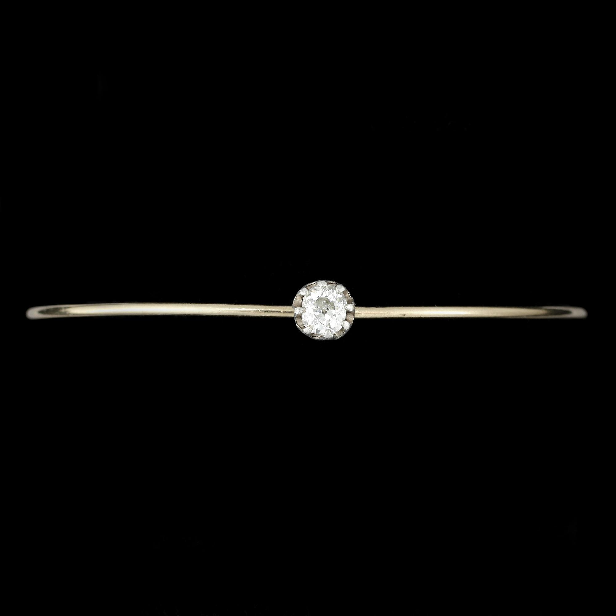 ARMRING, 18k guld samt antikslipad diamant ca 0.5 ct. Vikt ca 7,2 gram.