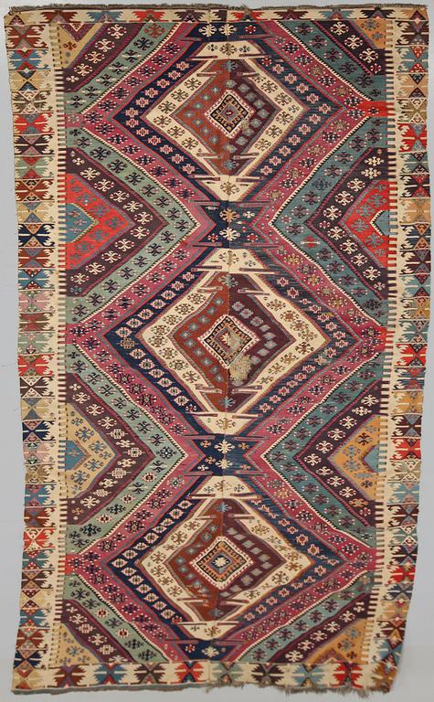 MATTA, Kaukasisk Kelim, antik. 357 x 157 cm.