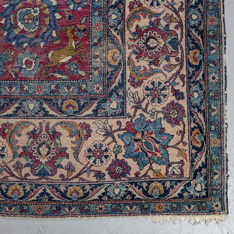 A CARPET, semi-antique Esfahan/Tehran, probably, ca 317,5 x 203,5 - 205 cm.
