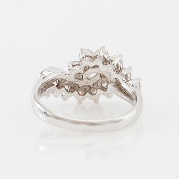 Ring 18K white gold set with round brilliant-cut diamonds.