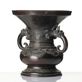 A large archaistic bronze vase, Zhadou, Qing dynasty.