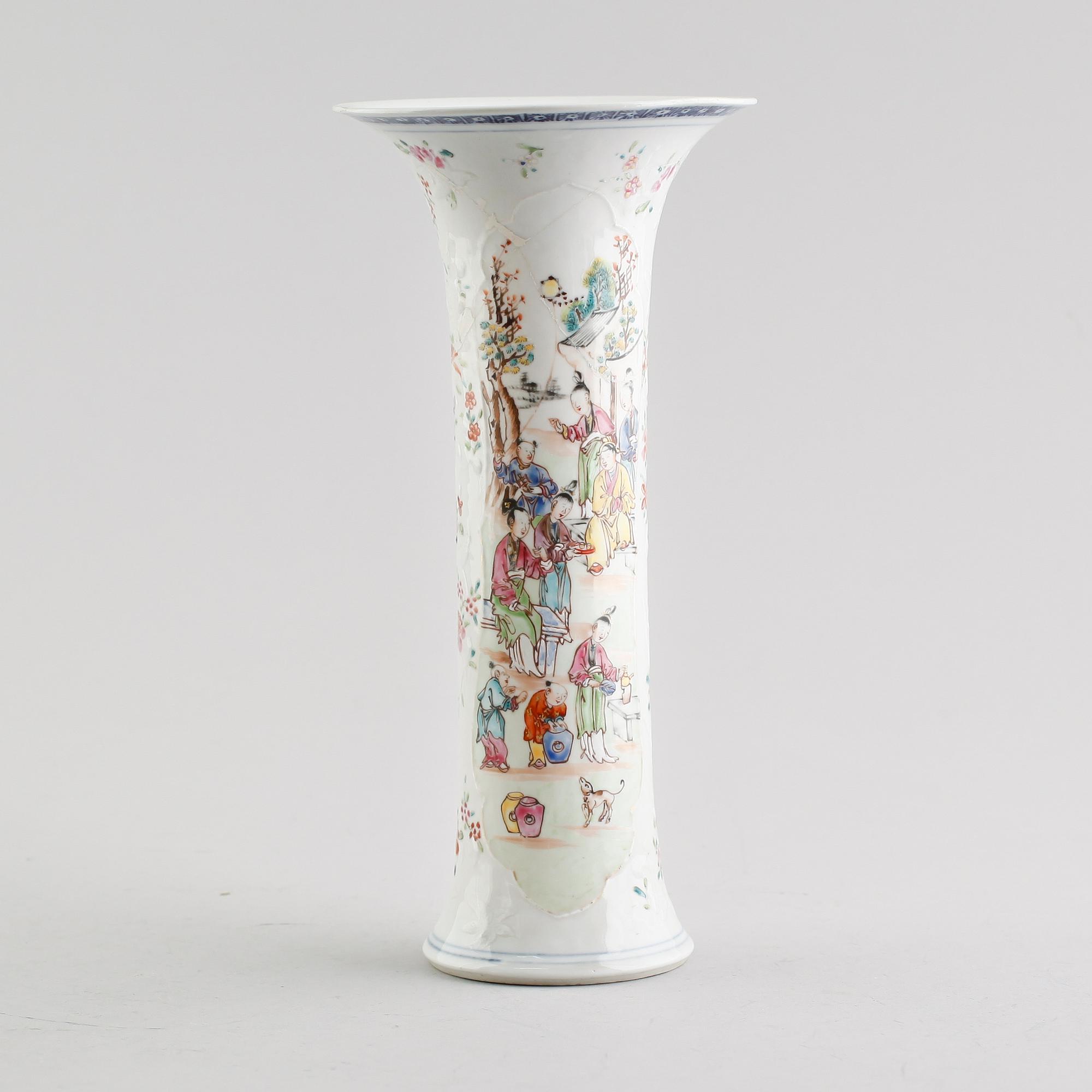 MUGGAR, 2 st samt VAS, porslin, Kina, 1700-/1800-tal.