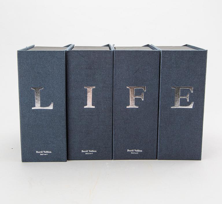 BERTIL VALLIEN, skulpturer, 4 st, glas, Serien "Life", Kosta Boda, signerade, och numrerad  500 upplaga.