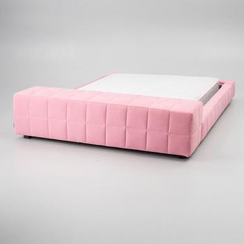 Giuseppe Viganò, a "Squaring" bed, Bonaldo, Italy.