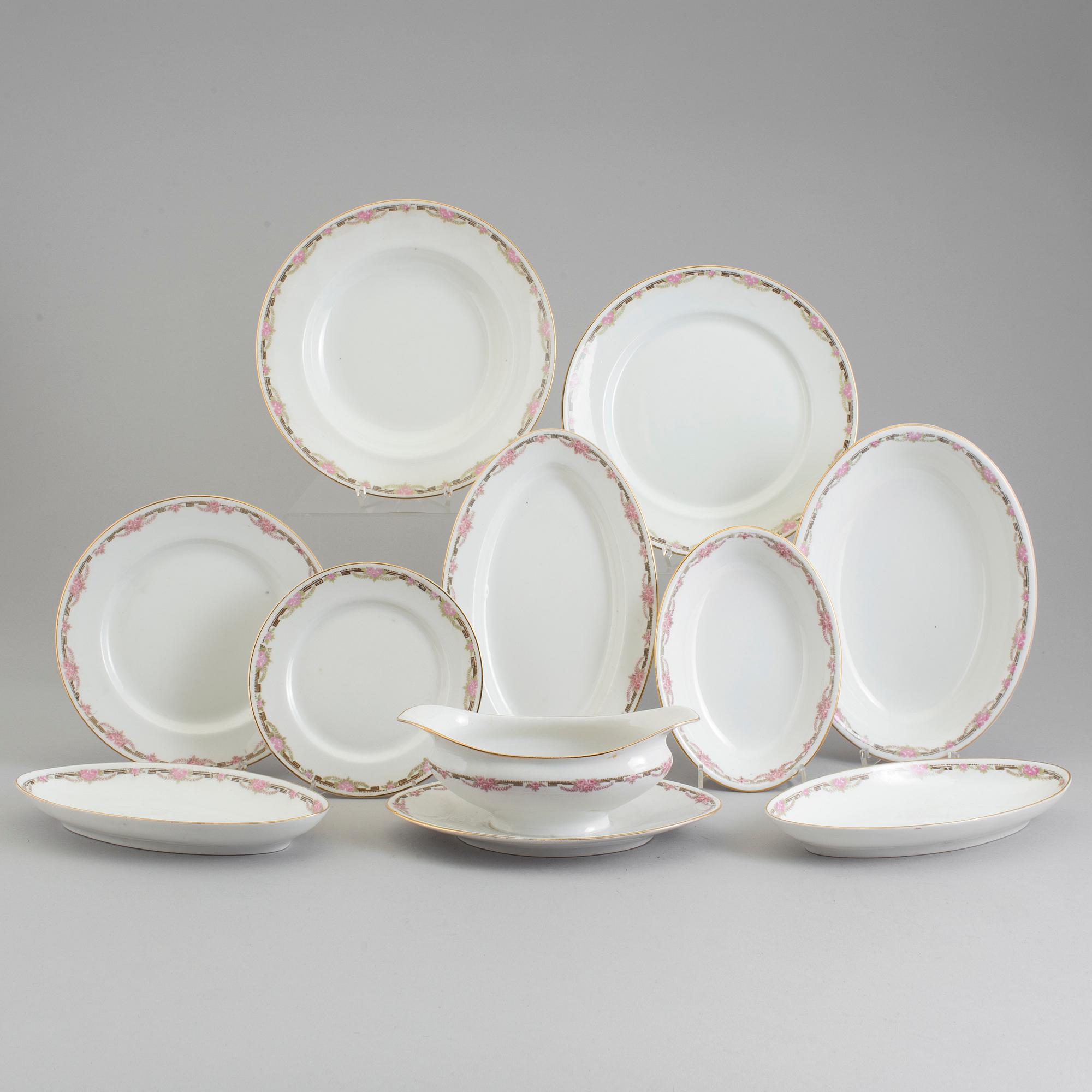 A Rörstrand part dinner service, early 20th Century (70 pieces).
