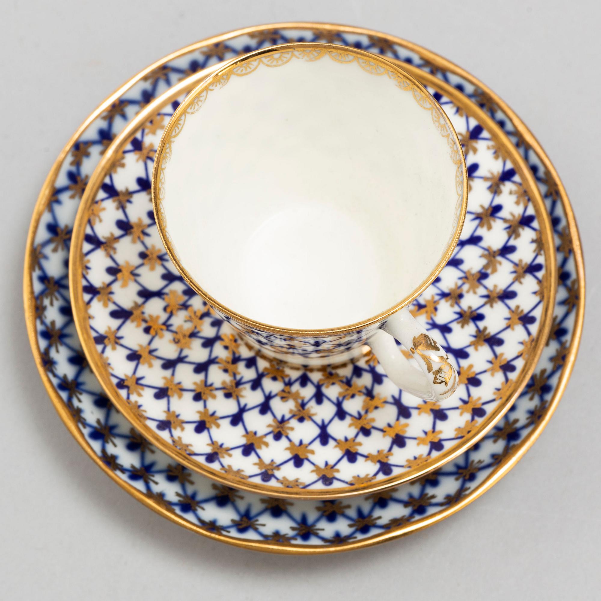 A 10-piece porcelaine 'Cobalt Net' service, Lomonosov, late 20th Century.