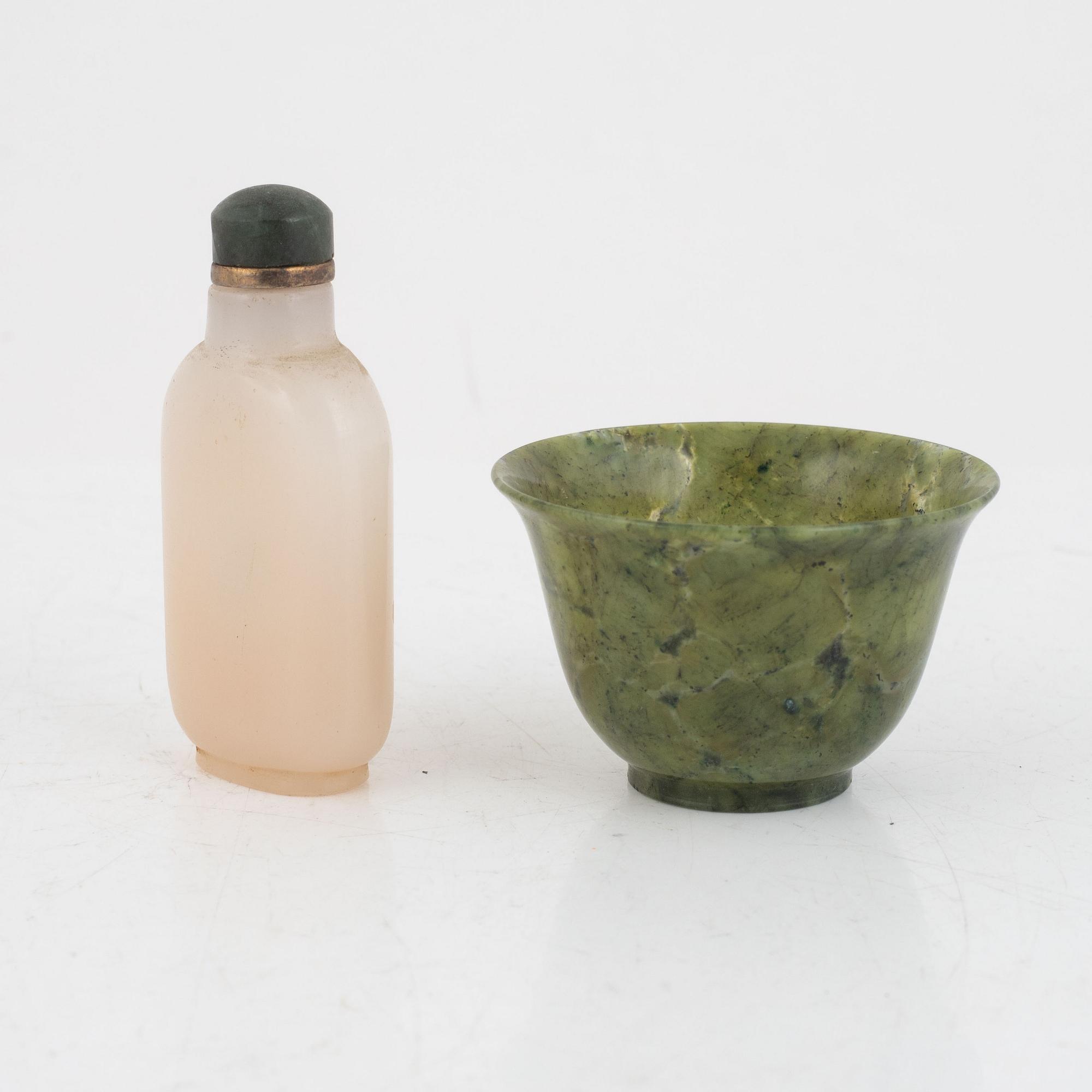 A Chinese agathe bowl and a white stone snuff bottle with stopper, 20th century.
