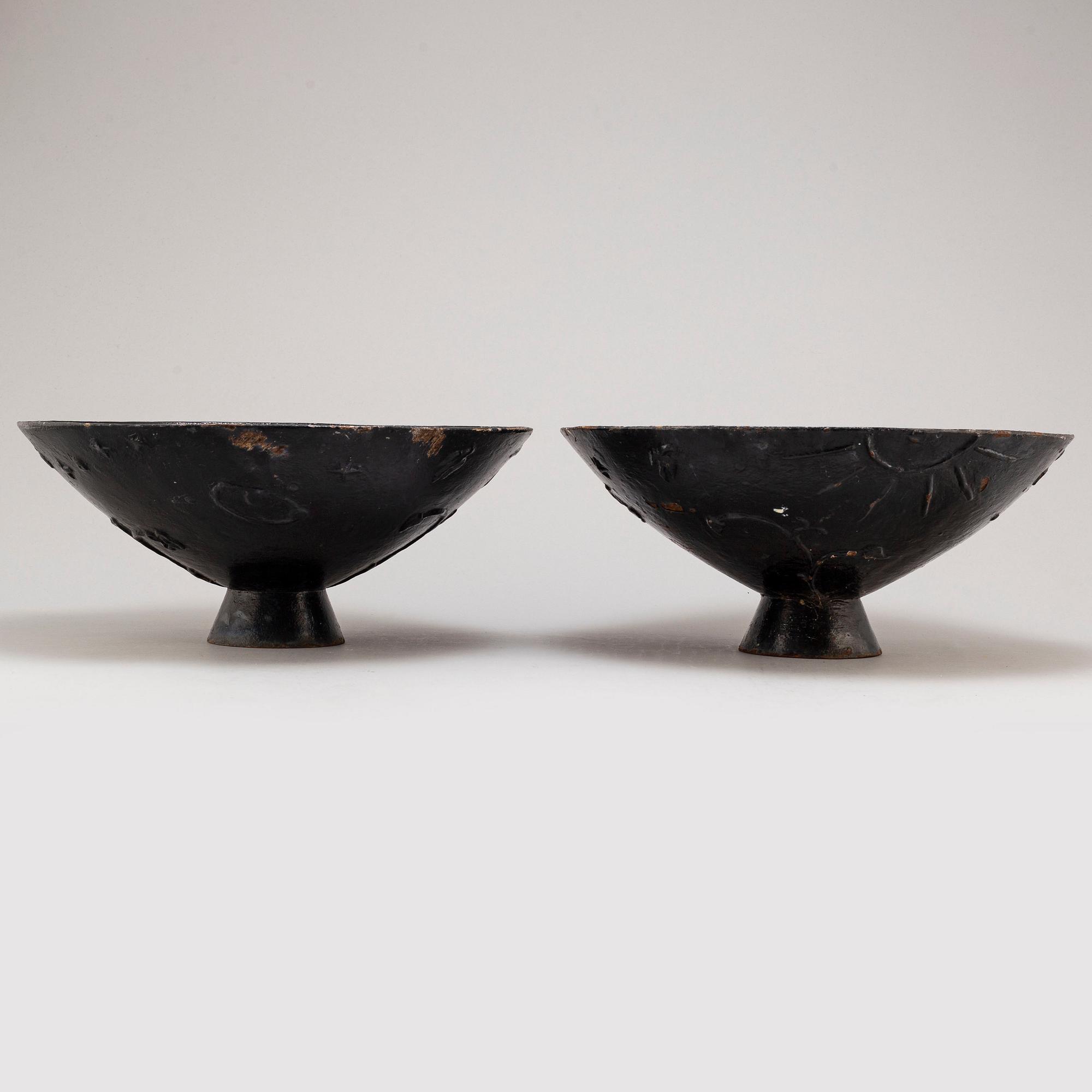 OLOF HULT, trädgårdsurnor, ett par, "Mikrokosmos", Näfveqvarns Bruk.