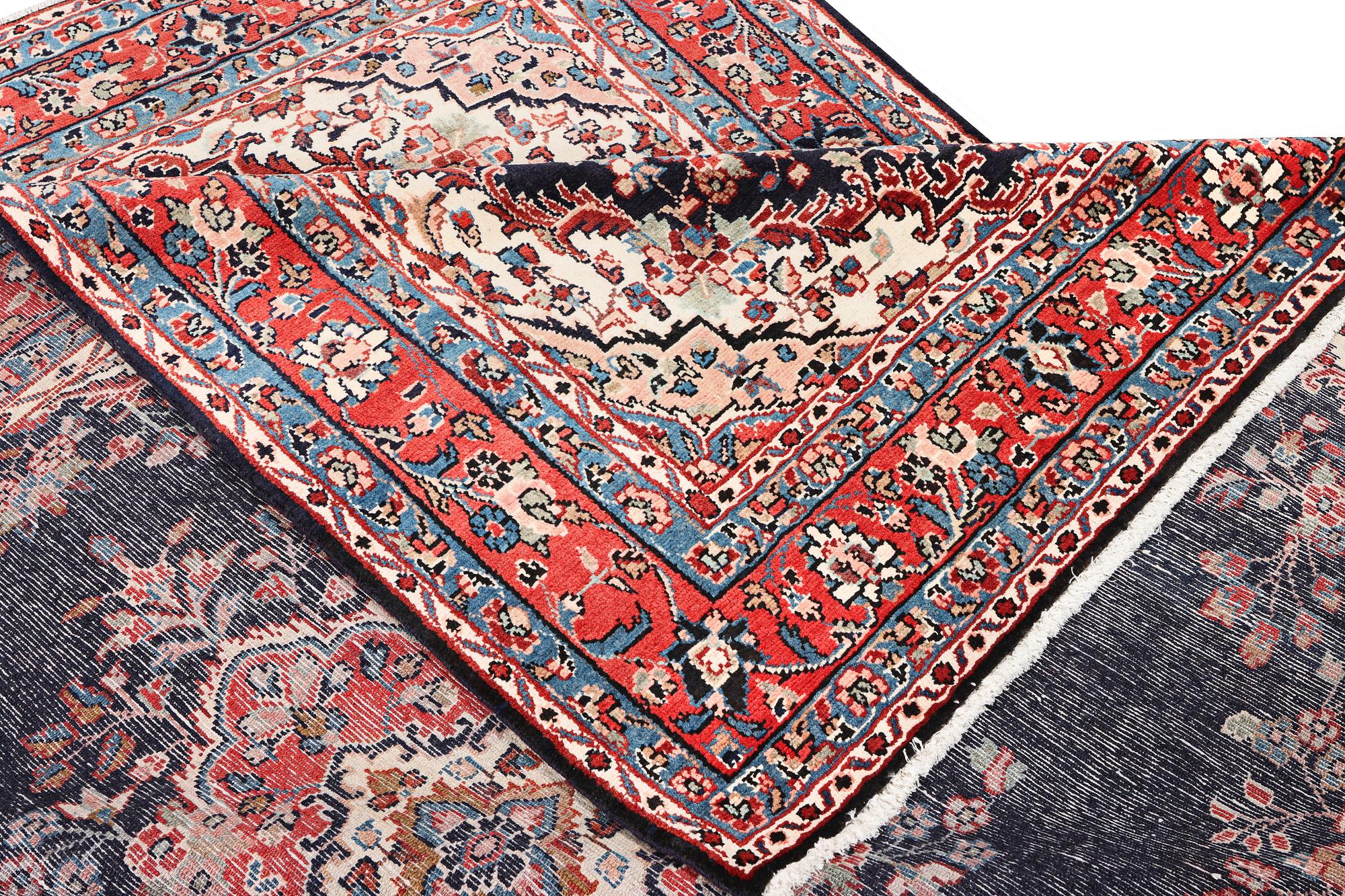 A Hamadan carpet, c. 298 x 215 cm.
