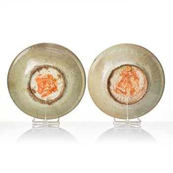 Two pale green ge glazed dishes, Yuan/Mingdynasty.