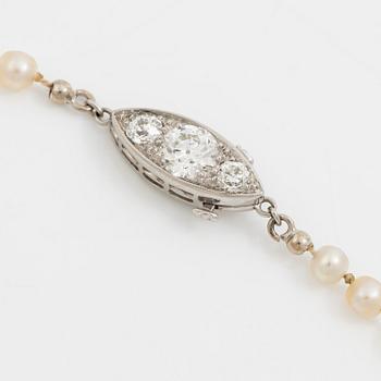 Collier pärlor lås platina med gammalslipade diamanter.