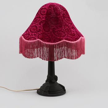 BORDSLAMPA, 1900-talets första hälft.