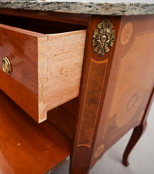 BYRÅ, gustaviansk stil, 1900-talets andra hälft.