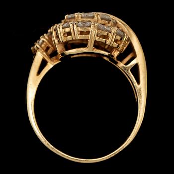 RING, 14k guld med 25 briljantslipade diamanter, 2000-tal. Vikt 7 g.