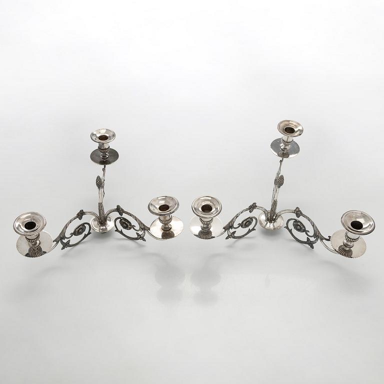Pehr och Adolf Zethelius, kandelabrar, ett par, silver, Stockholm 1797 och 1824. Empire.