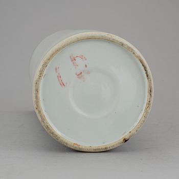 PENSELVAS, porslin, Kina, 1900-tal.