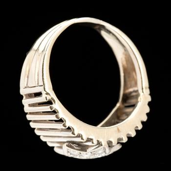 RING, 18k vitguld med briljantslipade diamanter ca 0,35ct. Vikt ca 7g.