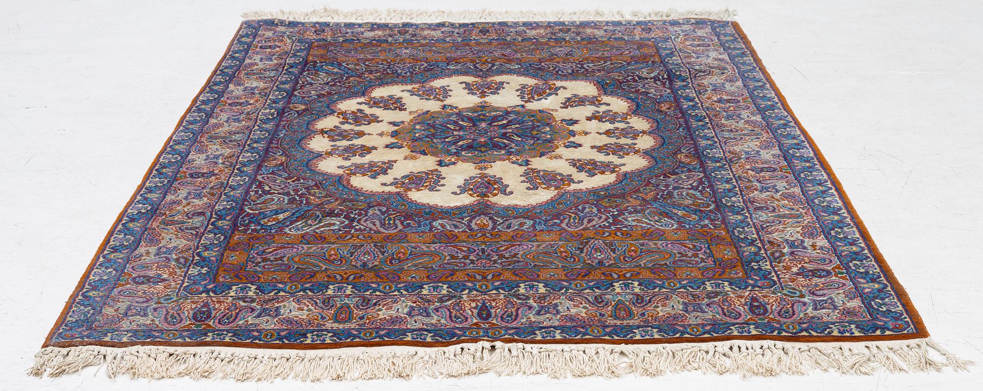 Carpet, Tabriz. 190 x 125 cm.