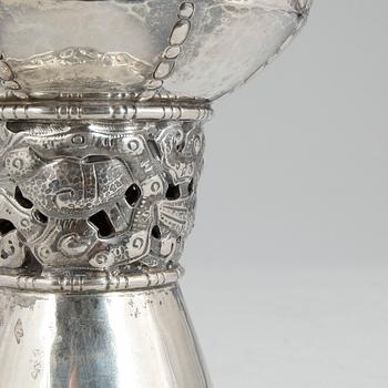 VAS, silver, importstämplar Karl Anderson Stockholm. Otydlig årsbokstav troligen 1916. Vikt ca 286 gram.