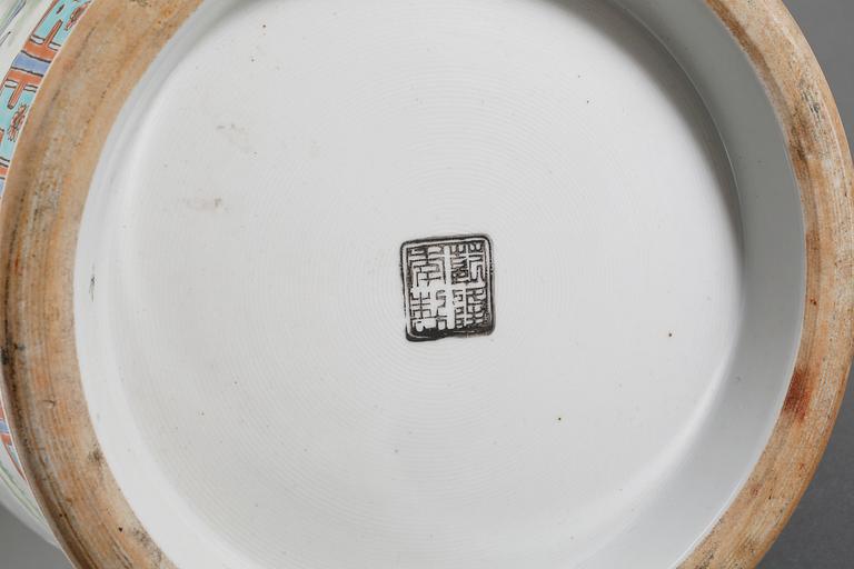 VAS, porslin, Kina, 1900-tal.