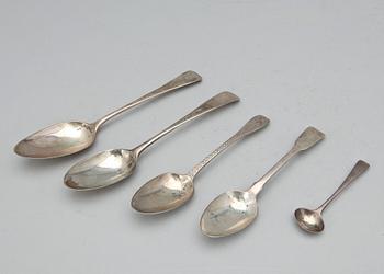 SKEDAR, 4 st samt SOCKERSKED, silver, bl a London 1803,  England 1800-talets början. Totalvikt ca 183 gram.