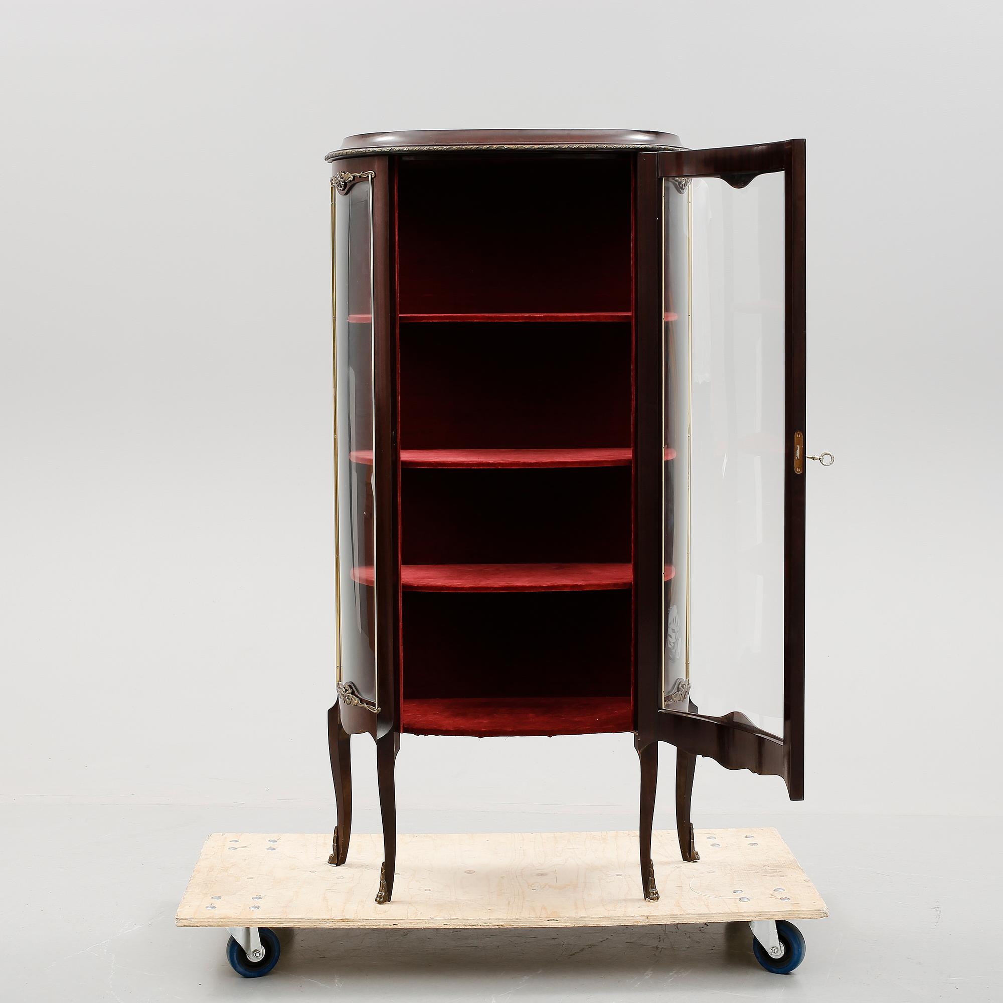 VITRINSKÅP, Louis XVI-stil, 1900-tal.