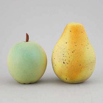 PER HAMMARSTRÖM, a stoneware sculpture of an apple and a pear, the apple dated -91.