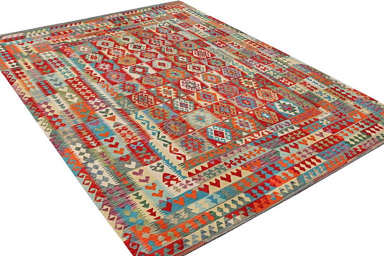 A Kilim carpet, c. 371 x 272 cm.