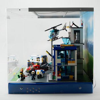 A 2014 Lego showcase of the Lego City #60043 and #60047.