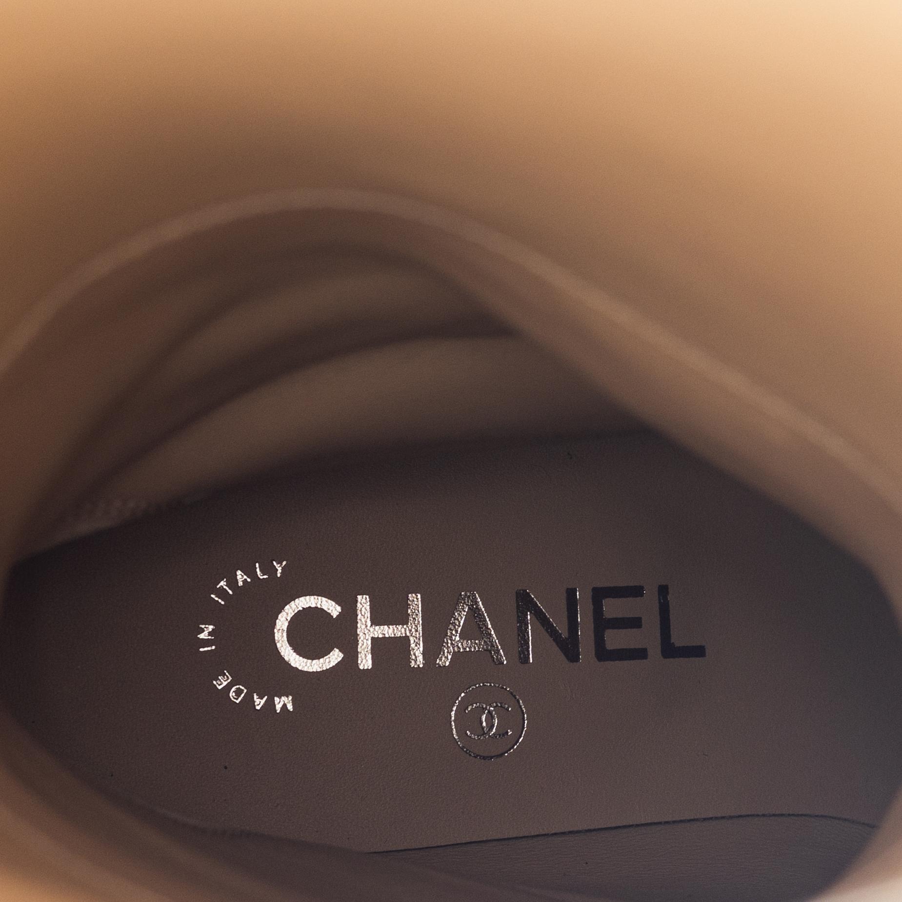 Chanel, a pair of sequin high boots, size 37 1/2.