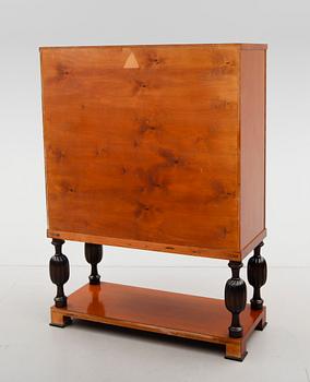 SKÅP, daterat 1945.