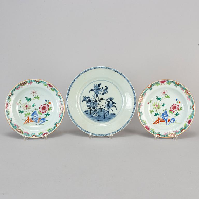 Three famille rose and blue and white export porcelain plates, Qing dynasty, Qianlong (1736-95).