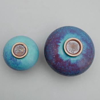 VASER, 2 st, stengods, Berndt Friberg, Gustavsbergs Studio, daterade 1968 respektive 1969.