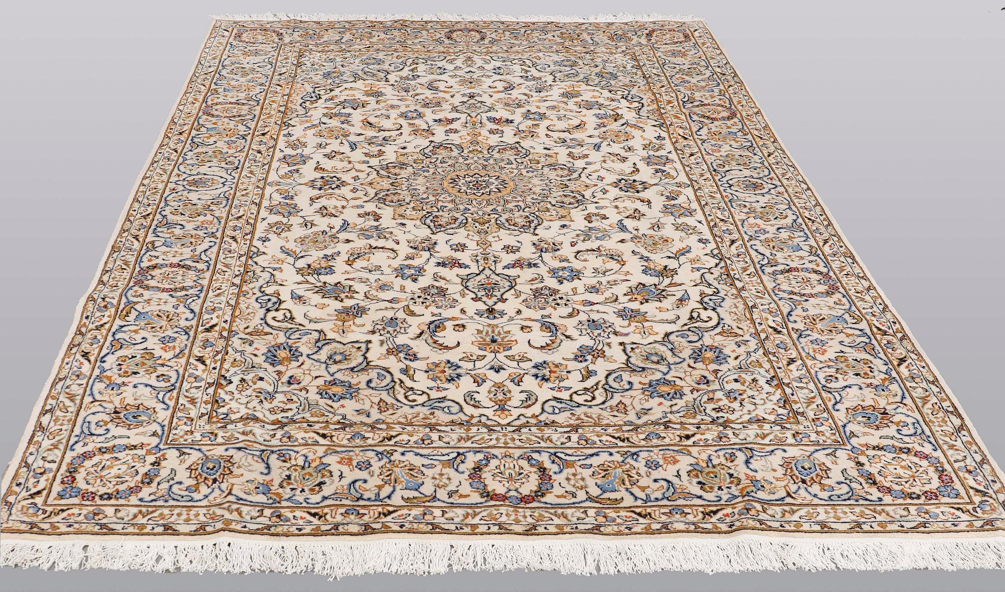 A carpet, Kashan, ca 300 x 200 cm.