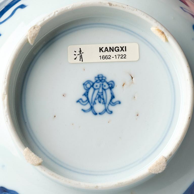 A blue and white bowl, Qing dynasty, Kangxi (1662-1722).