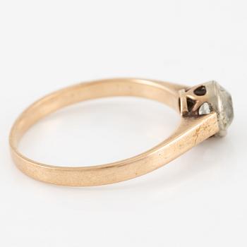Ring, 14K gold, with old-cut diamond.