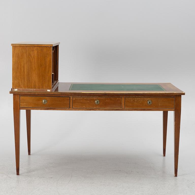 Skrivbord med uppsats, gustaviansk stil, 1900-tal.