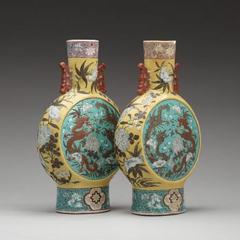 A pair of famille rose vases, Qing dynasty, late 19th Century.