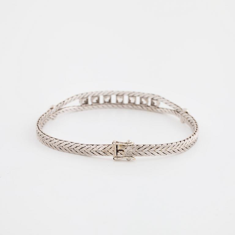 ARMBAND, med briljant- och åttkantslipade diamanter totalt ca 0.85 ct, importstämplad.